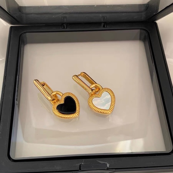 Double Sides Shell Heart Earrings | 18K Yellow Gold Plated NEW - Picture 2 of 6